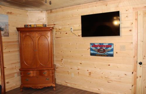 Murfreesboro Hotel | Guest Favorite: Samantha's Timber Inn - 5-Star Family Retreat