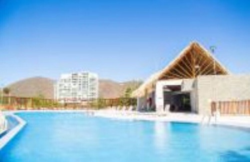El Rodadero Apartment | Samaria Club Playa: Enjoy Ocean Views & Refreshing Drinks