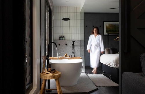 Cheshunt House | Discover Sambar Hills - Perfect for Family Getaways
