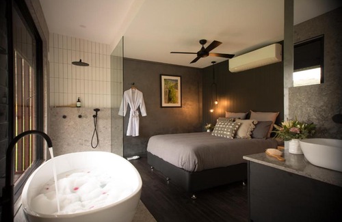 Cheshunt House | Discover Sambar Hills - Perfect for Family Getaways