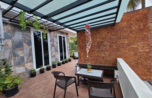 Mysore House | Family-Friendly Sambhrama Grand with Hot Tub & 9.7 Rating