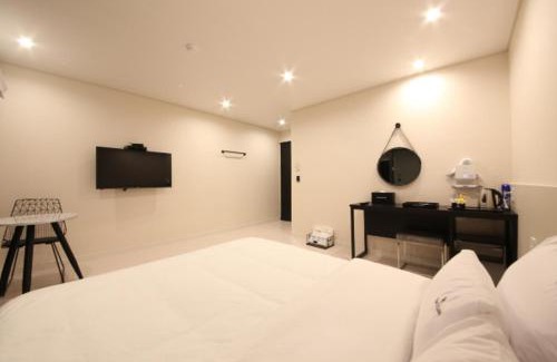 Sacheon Hotel | Family-Friendly Escape at Samcheonpo Ocean Motel