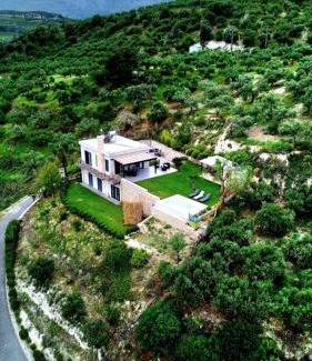 Vlachiana Villa | Inviting Samiro Villa with Heated Whirlpool & Breakfast