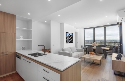 Heidelberg Heights Apartment | Modern 2BR Samma Retreat in Ivanhoe with Family Amenities
