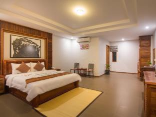 Siem Reap Hotel | Relax at Samnak Lounge: 4-Star Escape with Pool & Dining
