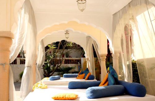 Amer Fort Road Hotel | Elegant Samode Haveli: 5-Star Oasis with Spa & Pool