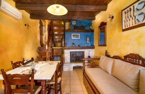 Samonas House | Experience Samonas Traditional Villas with Scenic Views
