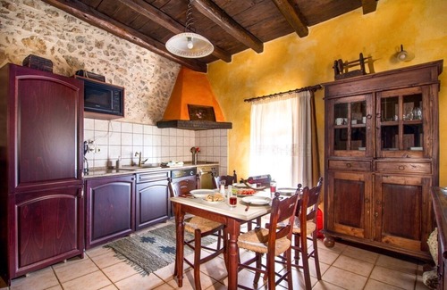Samonas House | Experience Samonas Traditional Villas with Scenic Views