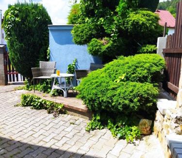 Klasterec nad Ohri Apartment | Cozy Samostatný Domeček with Hot Tub & Family-Friendly Vibes
