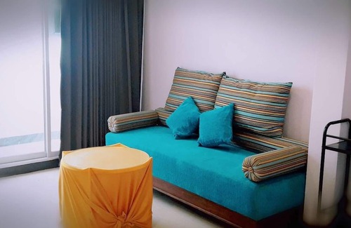 Chakkrawat Hotel | Budget-Friendly Sampheng Apartment with Breakfast Included