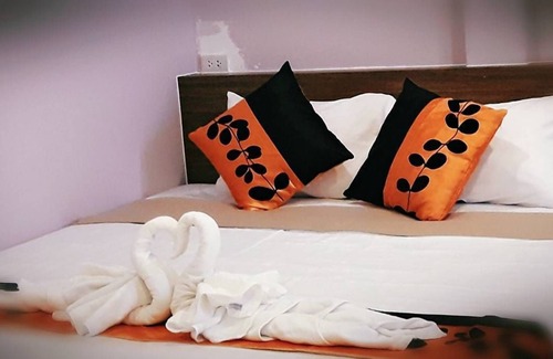 Chakkrawat Hotel | Budget-Friendly Sampheng Apartment with Breakfast Included
