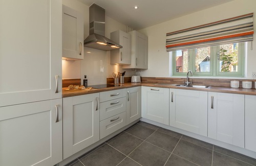 Bodham House | Guest Rated 9.8: Samphire House with Family-Friendly Perks