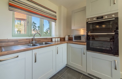 Bodham House | Guest Rated 9.8: Samphire House with Family-Friendly Perks
