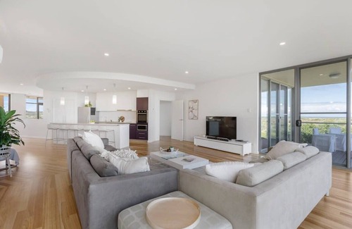 Middleton House | Beachfront Bliss at Samphire Middleton with Ocean Views