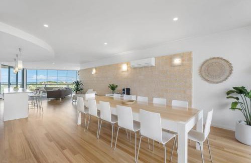 Middleton House | Oceanfront Samphire Middleton-Beach: Family-Friendly Retreat
