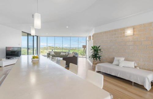 Middleton House | Oceanfront Samphire Middleton-Beach: Family-Friendly Retreat