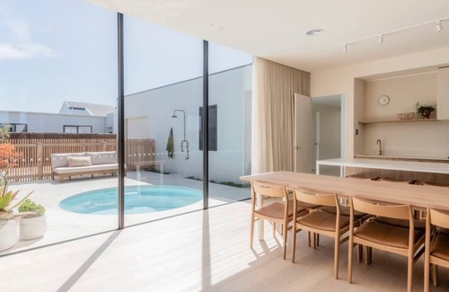 Connewarre House | Serene Stay at Samphire Sanctuary with Oceanfront Views