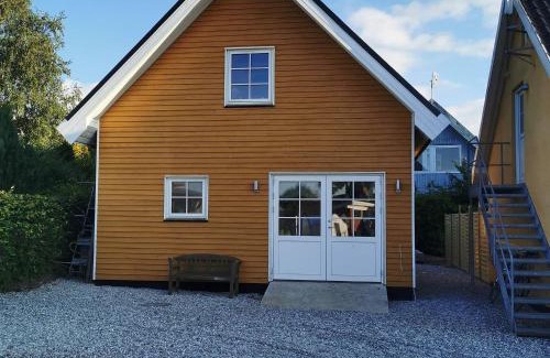 Tranebjerg House | Guest Rated Samsø værelseudlejning with Kitchen Amenities