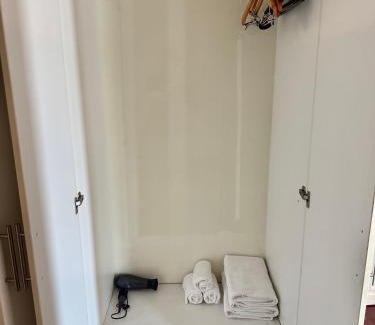 Phaya Thai Apartment | Inviting Samsen Suites: 2 Bedroom Retreat with Top Amenities