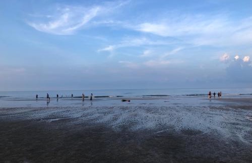 Balok Apartment | Relaxing Samsuria Beach Apartment Resort with Ocean Views
