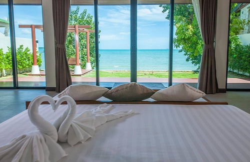 Plai Laem Hotel | Relax at Samui Mermaid Resort with Pool and Dining Options