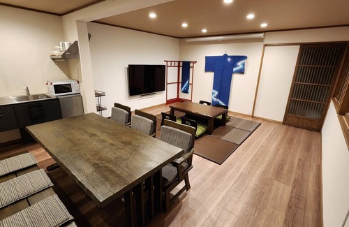 Old Town House | Elegant Samurai Armor: Cozy 4-Bedroom Retreat in Takayama