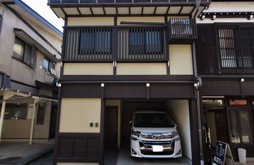 Old Town House | Elegant Samurai Armor: Cozy 4-Bedroom Retreat in Takayama