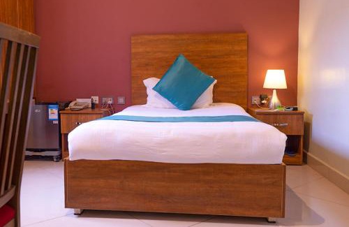 Kampala Bed & Breakfast | Inviting SamWeb Bed and Breakfast: Eco-Friendly & Pet Friendly