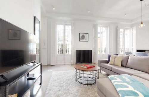 Barrio de las Letras Apartment | Ideal Stay at San Agustin II: Child-Friendly & 4-Star Comfort