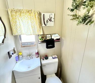 Bandera House | Family-Friendly San Angelo Haven - Steps from D'Town Bandera
