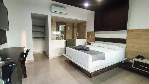Cabo de Hornos Hotel | Pet-Friendly Ayenda San Antonio Plaza with Breakfast Included