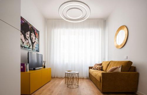 Tricolore Apartment | Stylish San Babila Design Apartment for Families & Pets