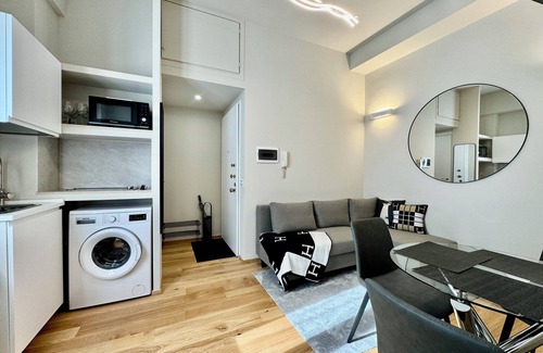 Porta Venezia Apartment | San Babila Modern Apartment With AC and WiFi
