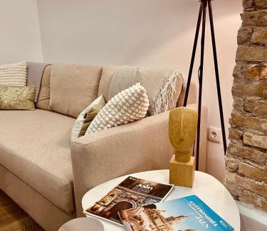 Jaen Apartment | Discover San Bartolomé 26: Family-Friendly Retreat