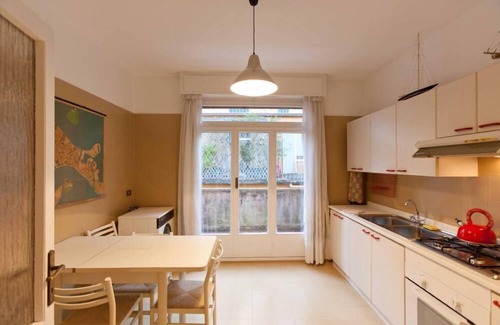 Dorsoduro Apartment | Elegant San Basegio ai Squeri with Canal Views & Amenities