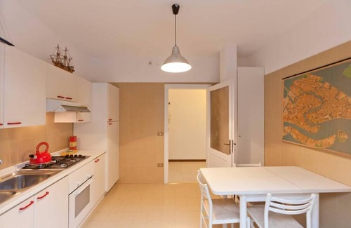 Dorsoduro Apartment | Elegant San Basegio ai Squeri with Canal Views & Amenities