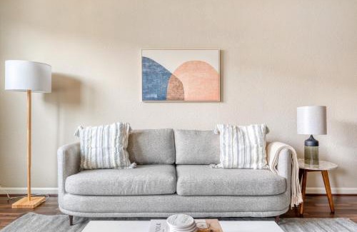 San Bruno Apartment | Pet-Friendly San Bruno One-Bedroom with Pool & Gym