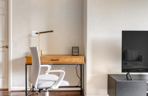 San Bruno Apartment | Pet-Friendly San Bruno One-Bedroom with Pool & Gym