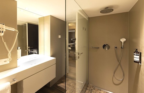 Lugano City-Centre Bed & Breakfast | San Carlo Suite: 4-Star Getaway with Spa & Family Amenities