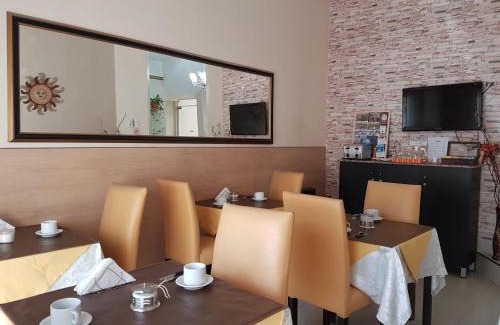 Almagro Hotel | Exceptional San Carlos Hotel: Family-Friendly Stay Awaits
