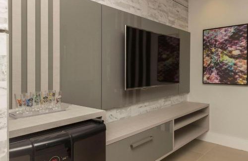 Bombas House | Pet-Friendly San Diego Hotel with Pool & Family Amenities