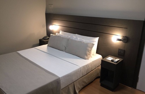 Lourdes Hotel | Convenient San Diego Convention Lourdes with Pool & Spa