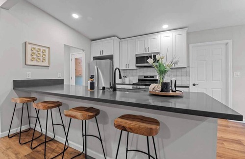 Fairmount Park House | San Diego Getaway | 2-in-1 House & Private Studio