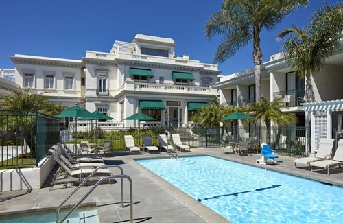 Coronado Hotel | Relaxing San Diego Retreat with Heated Pool & Private Parking