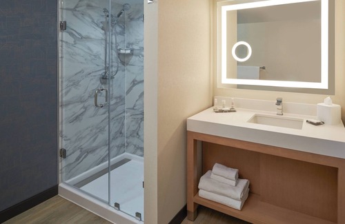 Mission Valley East Hotel | Relax at San Diego Marriott Mission Valley with Pool & Spa