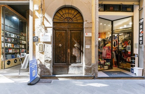 Pisa City Centre Apartment | Modern Central Apartment in San Francesco with Breakfast
