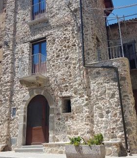 Nicotera House | Pet-Friendly San Giuseppe with Breakfast and Family Amenities