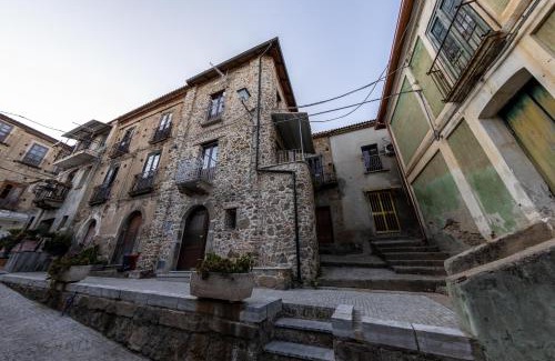 Nicotera House | Pet-Friendly San Giuseppe with Breakfast and Family Amenities