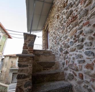 Nicotera House | Pet-Friendly San Giuseppe with Breakfast and Family Amenities