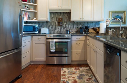 Friday Harbor Cottage | Top-Rated Songbird Retreat on San Juan Island with Breakfast